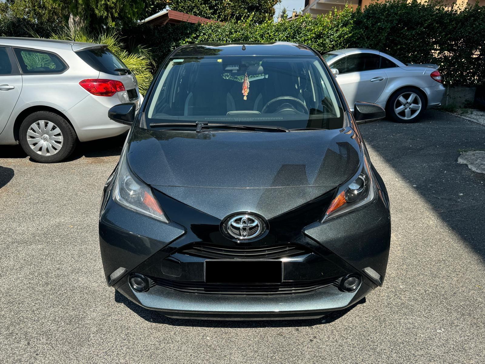 TOYOTA AYGO X PLAY 1.0 69CV benz